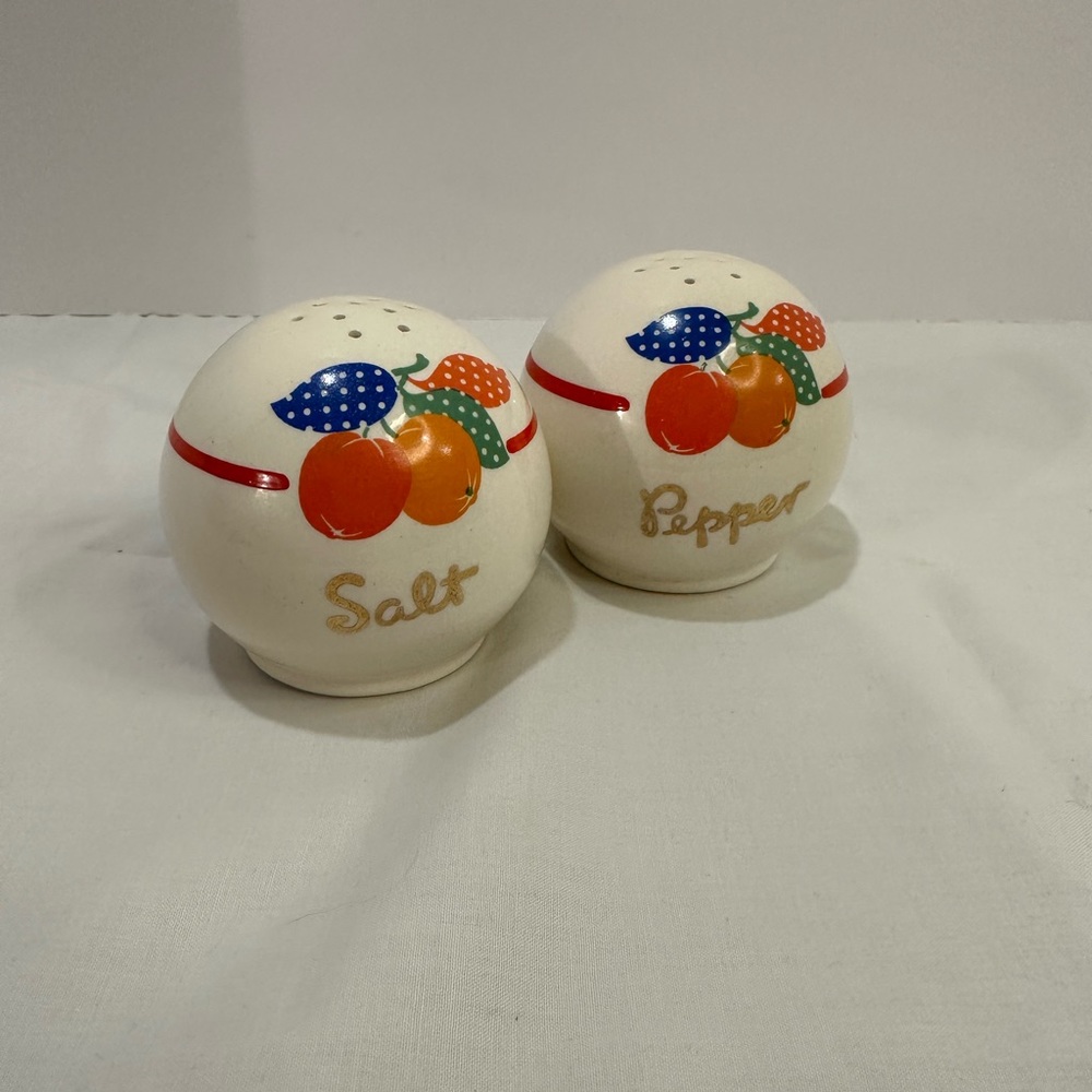 Vintage 1940s Cronin Pottery Ceramic Round Ball Salt & Pepper Shakers